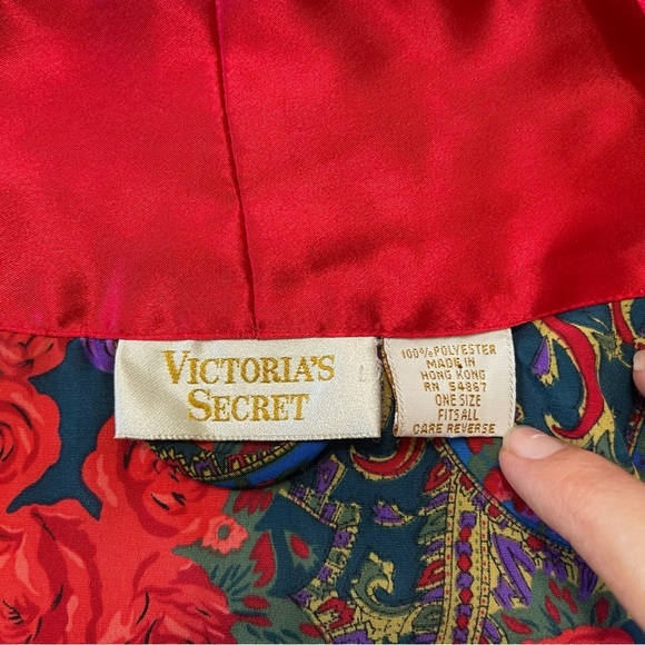 Victoria's Secret Red Floral Long Satin Charmeuse Long Belted Robe Roses - Picture 4 of 7